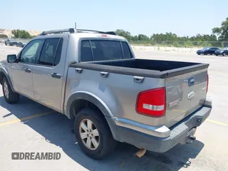 2008 Ford Explorer Sport Trac XLT z VIN 1FMEU51E28UB26894, wystawiony jako IAAI lot #42405007 z przebiegiem 194 386 mil mil oraz . Historia ofert i sprzedaży dostępna na DreamBid. Obrazek 3.