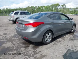 2013 Hyundai Elantra GLS z VIN 5NPDH4AE5DH416470, wystawiony jako IAAI lot #42254952 z przebiegiem 127 059 mil mil oraz . Historia ofert i sprzedaży dostępna na DreamBid. Obrazek 4.