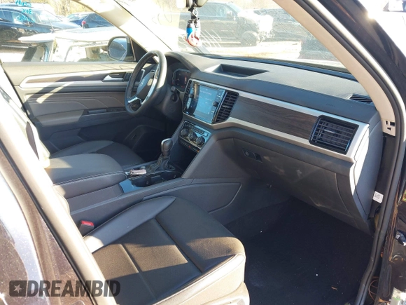 2023 Volkswagen Atlas SE with VIN 1V2JR2CA1PC532665, listed as a IAAI auction lot 41698530 with 40,862 mi miles and . Bid and sale history available at DreamBid. Image 5.