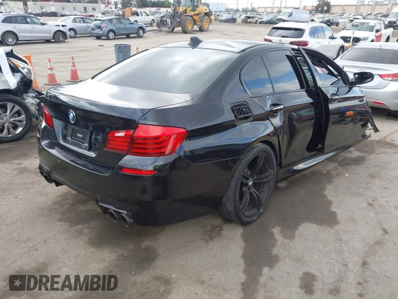2016 BMW M5 z VIN WBSFV9C54GD595793, wystawiony jako IAAI lot #42101121 z przebiegiem 58 775 mil mil oraz . Historia ofert i sprzedaży dostępna na DreamBid. Obrazek 4.