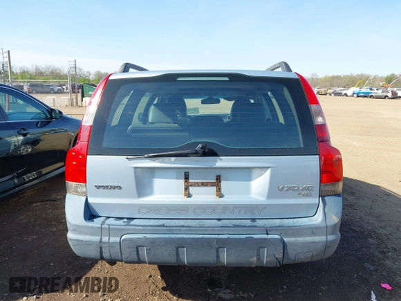 2001 Volvo V70 with VIN YV1SZ58D511026084, listed as a IAAI auction lot 42105983 with 361,165 mi miles and . Bid and sale history available at DreamBid. Image 16.
