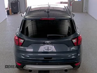 2019 Ford Escape SE z VIN 1FMCU9GD9KUA54757, wystawiony jako IAAI lot #42516631 z przebiegiem 87 040 mil mil oraz . Historia ofert i sprzedaży dostępna na DreamBid. Obrazek 19.
