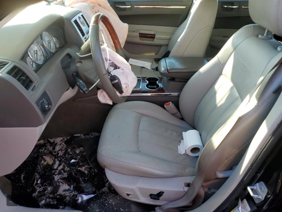 2008 Chrysler 300 C with VIN 2C3LK63H68H297945, listed as a Copart auction lot 42972204 with 131,750 mi miles and Salvage Title. Bid and sale history available at carsss.com. Image 7.