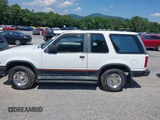 1994 Ford Explorer z VIN 1FMCU24X8RUC83284, wystawiony jako IAAI lot #42634506 z przebiegiem 207 939 mil mil oraz . Historia ofert i sprzedaży dostępna na DreamBid. Obrazek 15.