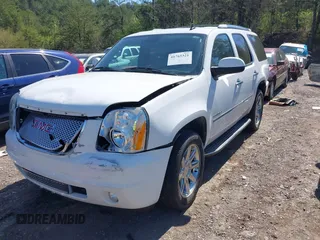 2013 GMC Yukon Denali with VIN 1GKS2EEF6DR308681, listed as a IAAI auction lot 41765321 with 190,321 mi miles. Bid and sale history available at carsss.com. Image 2.