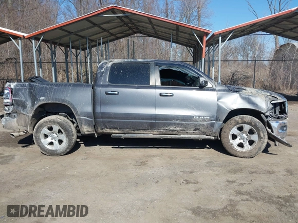 2019 Ram 1500 Big Horn z VIN 1C6RRFFG7KN755373, wystawiony jako IAAI lot #41764161 z przebiegiem 116 804 mil mil oraz . Historia ofert i sprzedaży dostępna na DreamBid. Obrazek 13.