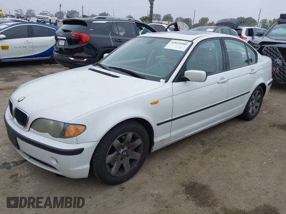 2004 BMW 3 Series 325i with VIN WBAAZ33444KP85964, listed as a IAAI auction lot 42024989 with 165,813 mi miles. Bid and sale history available at carsss.com. Image 2.