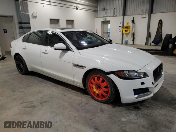 2016 Jaguar XF 35t Prestige z VIN SAJBK4BV7GCY12036, wystawiony jako Copart lot #57208875 z przebiegiem 186 080 mil mil oraz Szkoda całkowita • Salvage title. Historia ofert i sprzedaży dostępna na DreamBid. Obrazek 4.