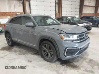 2020 Volkswagen Atlas SE with VIN 1V21E2CA5LC229605, listed as a IAAI auction lot 42431332 with 42,506 mi miles and . Bid and sale history available at DreamBid. Image 1.