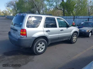 2007 Ford Escape XLT with VIN 1FMYU93Z07KB97493, listed as a IAAI auction lot 42076927 with 1 mi miles. Bid and sale history available at carsss.com. Image 4.