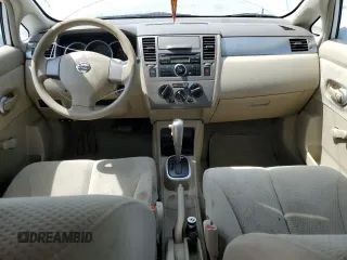 2010 Nissan Versa S z VIN 3N1BC1CP6AL447762, wystawiony jako Copart lot #53617295 z przebiegiem 165 846 mil mil oraz Szkoda całkowita • Salvage title. Historia ofert i sprzedaży dostępna na DreamBid. Obrazek 8.