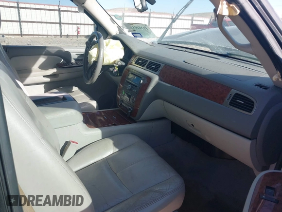 2007 Chevrolet Suburban LT with VIN 3GNFC16077G264439, listed as a IAAI auction lot 41212959 with Not Provided miles and . Bid and sale history available at DreamBid. Image 5.