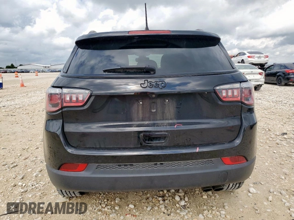 2018 Jeep Compass Altitude z VIN 3C4NJCBBXJT438483, wystawiony jako Copart lot #56781665 z przebiegiem 67 255 mil mil oraz Szkoda całkowita • Salvage title. Historia ofert i sprzedaży dostępna na DreamBid. Obrazek 6.