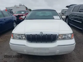 1999 Mercury Grand Marquis GS z VIN 2MEFM74W9XX622371, wystawiony jako IAAI lot #41721054 z przebiegiem 131 724 mil mil oraz . Historia ofert i sprzedaży dostępna na DreamBid. Obrazek 12.
