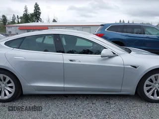 2017 Tesla Model S 60 z VIN 5YJSA1E11HF217633, wystawiony jako IAAI lot #42586913 z przebiegiem 152 987 mil mil oraz . Historia ofert i sprzedaży dostępna na DreamBid. Obrazek 13.