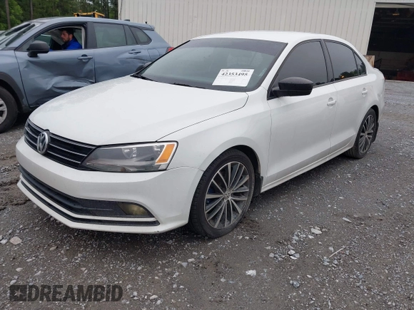 2015 Volkswagen Jetta SE z VIN 3VWD17AJ2FM203795, wystawiony jako IAAI lot #42353495 z przebiegiem 150 903 mil mil oraz . Historia ofert i sprzedaży dostępna na DreamBid. Obrazek 2.