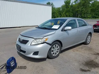 2010 Toyota Corolla z VIN 1NXBU4EE2AZ231058, wystawiony jako IAAI lot #42335292 z przebiegiem 209 583 mil mil oraz . Historia ofert i sprzedaży dostępna na DreamBid. Obrazek 2.