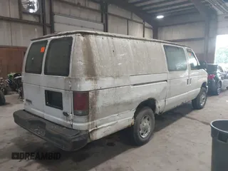 2008 Ford Econoline Cargo Commercial z VIN 1FTNS24W88DA19698, wystawiony jako IAAI lot #42537120 z przebiegiem 148 476 mil mil oraz . Historia ofert i sprzedaży dostępna na DreamBid. Obrazek 4.