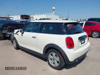 2016 MINI Hardtop z VIN WMWXP5C54G3B76234, wystawiony jako IAAI lot #41971876 z przebiegiem 34 800 mil mil oraz . Historia ofert i sprzedaży dostępna na DreamBid. Obrazek 3.