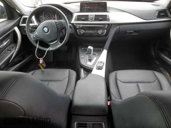 2017 BMW 3 Series 320i z VIN WBA8A9C52HK620440, wystawiony jako Copart lot #54100435 z przebiegiem 104 555 mil mil oraz Szkoda całkowita • Salvage title. Historia ofert i sprzedaży dostępna na DreamBid. Obrazek 8.