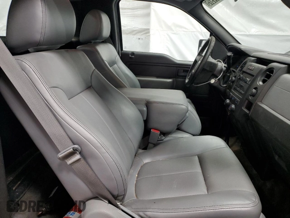 2014 Ford F-150 XL z VIN 1FTMF1EM9EKD54015, wystawiony jako Copart lot #55677975 z przebiegiem 131 815 mil mil oraz Czysty tytuł • Clean title. Historia ofert i sprzedaży dostępna na DreamBid. Obrazek 10.