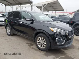 2017 Kia Sorento LX z VIN 5XYPG4A31HG266658, wystawiony jako IAAI lot #42183564 z przebiegiem 72 815 mil mil oraz . Historia ofert i sprzedaży dostępna na DreamBid. Obrazek 1.