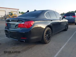 2011 BMW 7 Series 740i z VIN WBAKA4C5XBC612953, wystawiony jako IAAI lot #42144964 z przebiegiem 158 898 mil mil oraz . Historia ofert i sprzedaży dostępna na DreamBid. Obrazek 4.