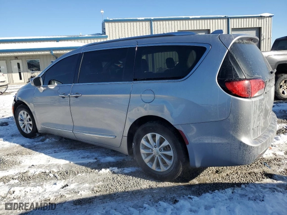 2018 Chrysler Pacifica Touring L with VIN 2C4RC1BG6JR211077, listed as a Copart auction lot 44997245 with NaN miles and Salvage Title. Bid and sale history available at carsss.com. Image 2.