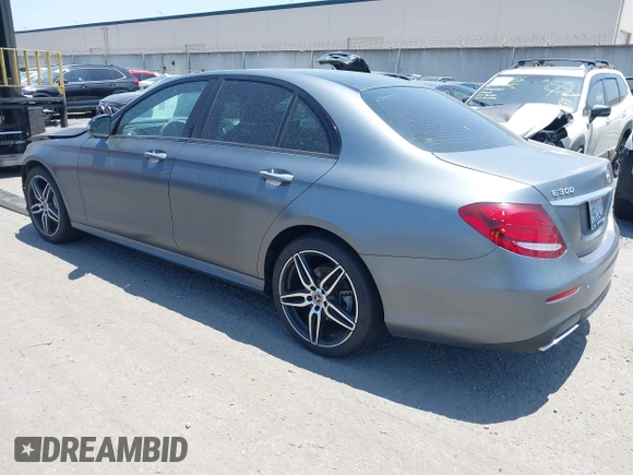2019 Mercedes-Benz E 300 with VIN WDDZF4JB3KA601824, listed as a IAAI auction lot 42053608 with 54,998 mi miles and . Bid and sale history available at DreamBid. Image 3.