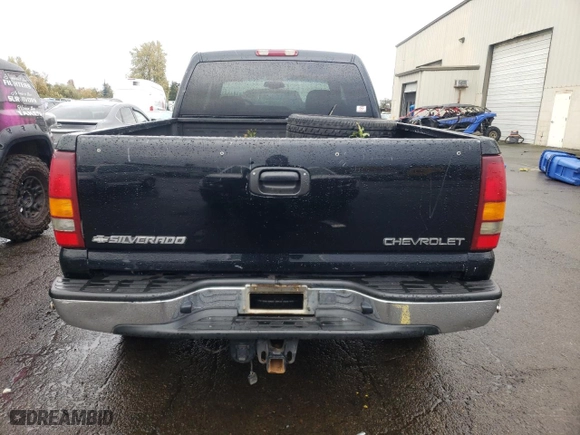 2002 Chevrolet Silverado 1500HD LT with VIN 1GCGK13U52F196739, listed as a Copart auction lot 76133694 with 208,404 mi miles and Salvage Title. Bid and sale history available at carsss.com. Image 6.