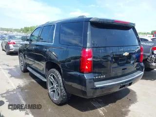 2017 Chevrolet Tahoe Premier z VIN 1GNSCCKC9HR229204, wystawiony jako IAAI lot #42066553 z przebiegiem 138 561 mil mil oraz . Historia ofert i sprzedaży dostępna na DreamBid. Obrazek 3.