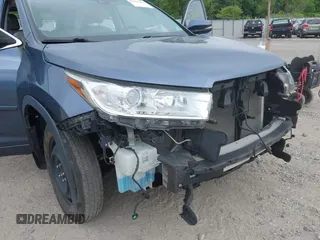 2018 Toyota Highlander SE z VIN 5TDJZRFHXJS879100, wystawiony jako IAAI lot #42461433 z przebiegiem 118 286 mil mil oraz . Historia ofert i sprzedaży dostępna na DreamBid. Obrazek 12.