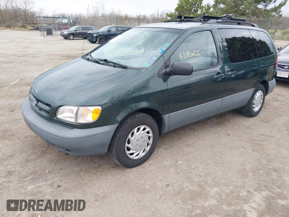 2000 Toyota Sienna LE with VIN 4T3ZF13C9YU258526, listed as a IAAI auction lot 42095633 with 133,871 mi miles. Bid and sale history available at carsss.com. Image 2.