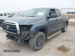 2010 Toyota Tundra z VIN 5TFUW5F10AX137509, wystawiony jako IAAI lot #42061138 z przebiegiem 139 128 mil mil oraz . Historia ofert i sprzedaży dostępna na DreamBid. Obrazek 17.