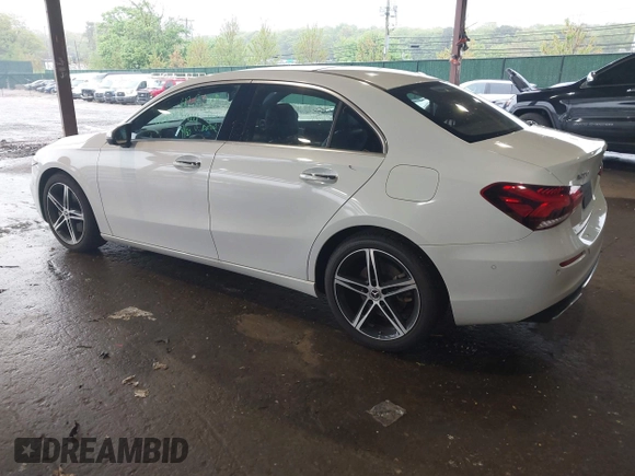 2020 Mercedes-Benz A 220 z VIN W1K3G4EB8LJ207430, wystawiony jako IAAI lot #42177595 z przebiegiem 56 148 mil mil oraz . Historia ofert i sprzedaży dostępna na DreamBid. Obrazek 3.