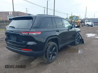 2024 Jeep Grand Cherokee Limited z VIN 1C4RJHBG5RC202647, wystawiony jako IAAI lot #42553301 z przebiegiem 12 121 mil mil oraz . Historia ofert i sprzedaży dostępna na DreamBid. Obrazek 4.