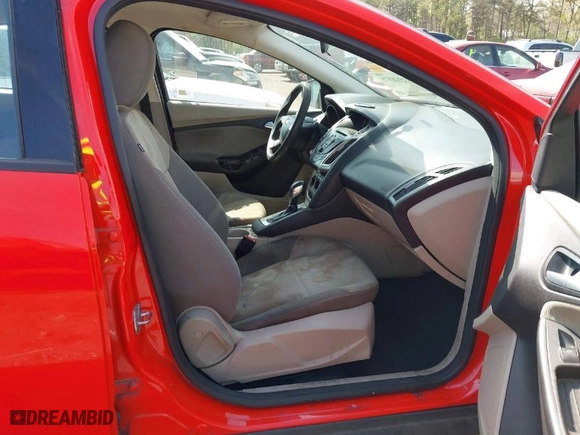2014 Ford Focus SE with VIN 1FADP3K25EL230853, listed as a IAAI auction lot 41918975 with 147,268 mi miles. Bid and sale history available at carsss.com. Image 5.