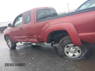 2005 Toyota Tacoma z VIN 5TEUU42N75Z051864, wystawiony jako IAAI lot #42357533 z przebiegiem 249 359 mil mil oraz . Historia ofert i sprzedaży dostępna na DreamBid. Obrazek 6.