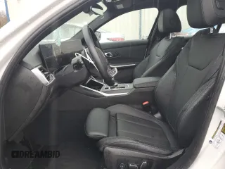2024 BMW 3 Series 330i z VIN 3MW69FF04R8E77783, wystawiony jako Copart lot #44242645 z przebiegiem 11 475 mil mil oraz Czysty tytuł • Clean title. Historia ofert i sprzedaży dostępna na DreamBid. Obrazek 7.
