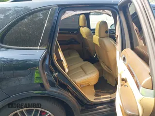 2016 Porsche Cayenne GTS с VIN WP1AD2A24GLA76719, выставлен на аукционе IAAI как лот 42487658 с пробегом 85 872 миль миль и . История ставок и продаж доступна на DreamBid. Изображение 8.