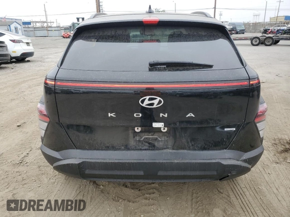 2024 Hyundai Kona SEL z VIN KM8HBCAB9RU159499, wystawiony jako Copart lot #60731815 z przebiegiem 26 835 mil mil oraz Szkoda całkowita • Salvage title. Historia ofert i sprzedaży dostępna na DreamBid. Obrazek 6.