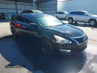 2014 Nissan Altima 2.5 with VIN 1N4AL3AP9EN375913, listed as a IAAI auction lot 41820544 with 201,850 mi miles. Bid and sale history available at carsss.com. Image 1.