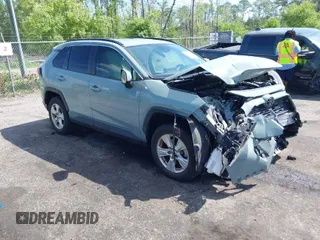 2021 Toyota RAV4 XLE with VIN JTMW1RFV8MD077146, listed as a IAAI auction lot 41970860 with 22,029 mi miles. Bid and sale history available at carsss.com. Image 1.