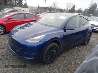 2024 Tesla Model Y Long Range with VIN 7SAYGDEE9RF066607, listed as a IAAI auction lot 40895482 with 9,988 mi miles. Bid and sale history available at carsss.com. Image 19.