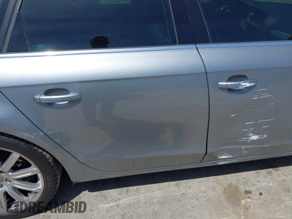 2010 Audi A4 Premium Plus z VIN WAUEFAFL0AN006765, wystawiony jako IAAI lot #42273129 z przebiegiem 136 960 mil mil oraz . Historia ofert i sprzedaży dostępna na DreamBid. Obrazek 6.