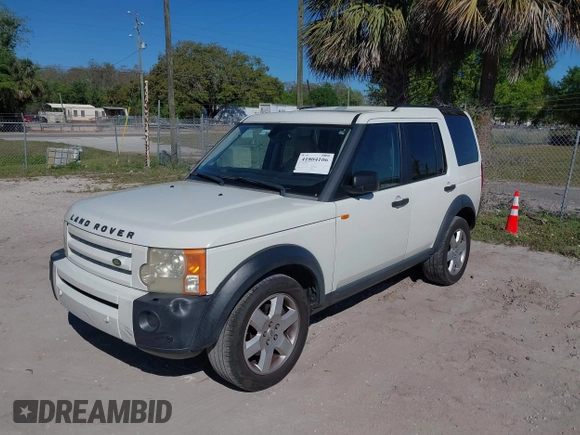2008 Land Rover LR3 HSE with VIN SALAG25488A457855, listed as a IAAI auction lot 41804106 with 235,664 mi miles. Bid and sale history available at carsss.com. Image 2.