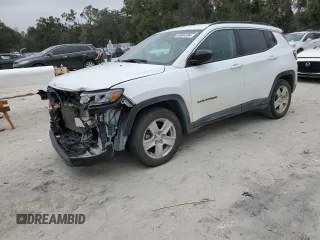 2022 Jeep Compass Altitude with VIN 3C4NJCBB0NT182568, listed as a Copart auction lot 85894384 with 43,571 mi miles and Salvage title. Bid and sale history available at DreamBid. Image 1.