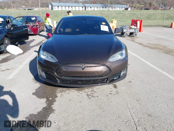 2014 Tesla Model S 60 with VIN 5YJSA1H17EFP33275, listed as a IAAI auction lot 41778167 with 202,749 mi miles and . Bid and sale history available at DreamBid. Image 12.