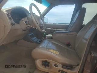 2000 Ford Explorer Eddie Bauer с VIN 1FMDU84P3YZA71207, выставлен на аукционе Copart как лот 58270915 с пробегом 188 096 миль миль и Списание • Salvage title. История ставок и продаж доступна на DreamBid. Изображение 7.