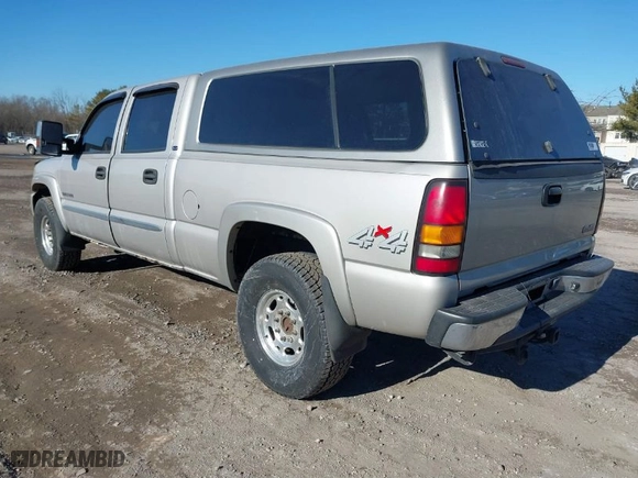 2004 GMC Sierra 2500 Crew Cab SLE with VIN 1GTGK23U04F212497, listed as a IAAI auction lot 41457350 with 220,444 mi miles. Bid and sale history available at carsss.com. Image 3.
